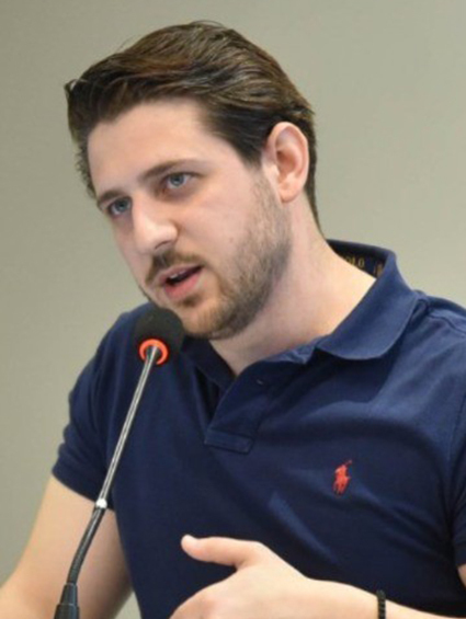 Σταύρος Θεοχάρης